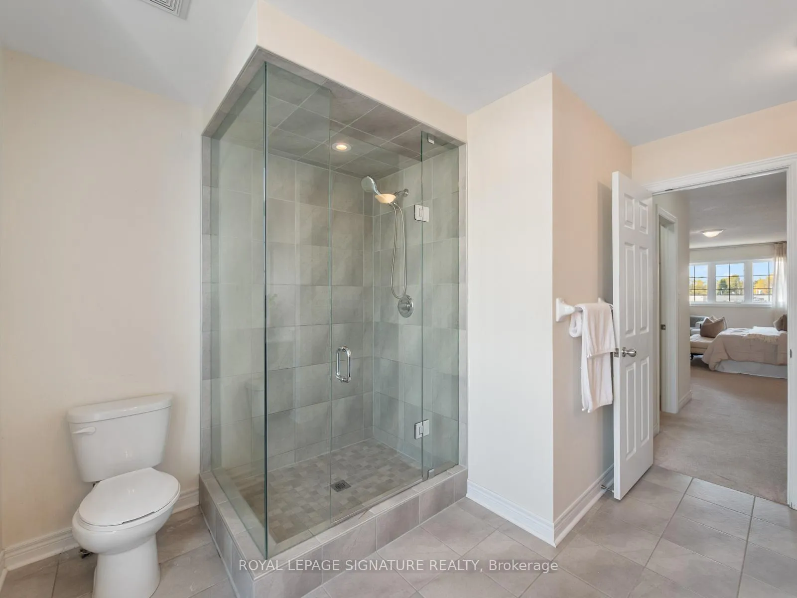 Photo 21 of 30 Westover Drive, Clarington, Bowmanville — HOMEH