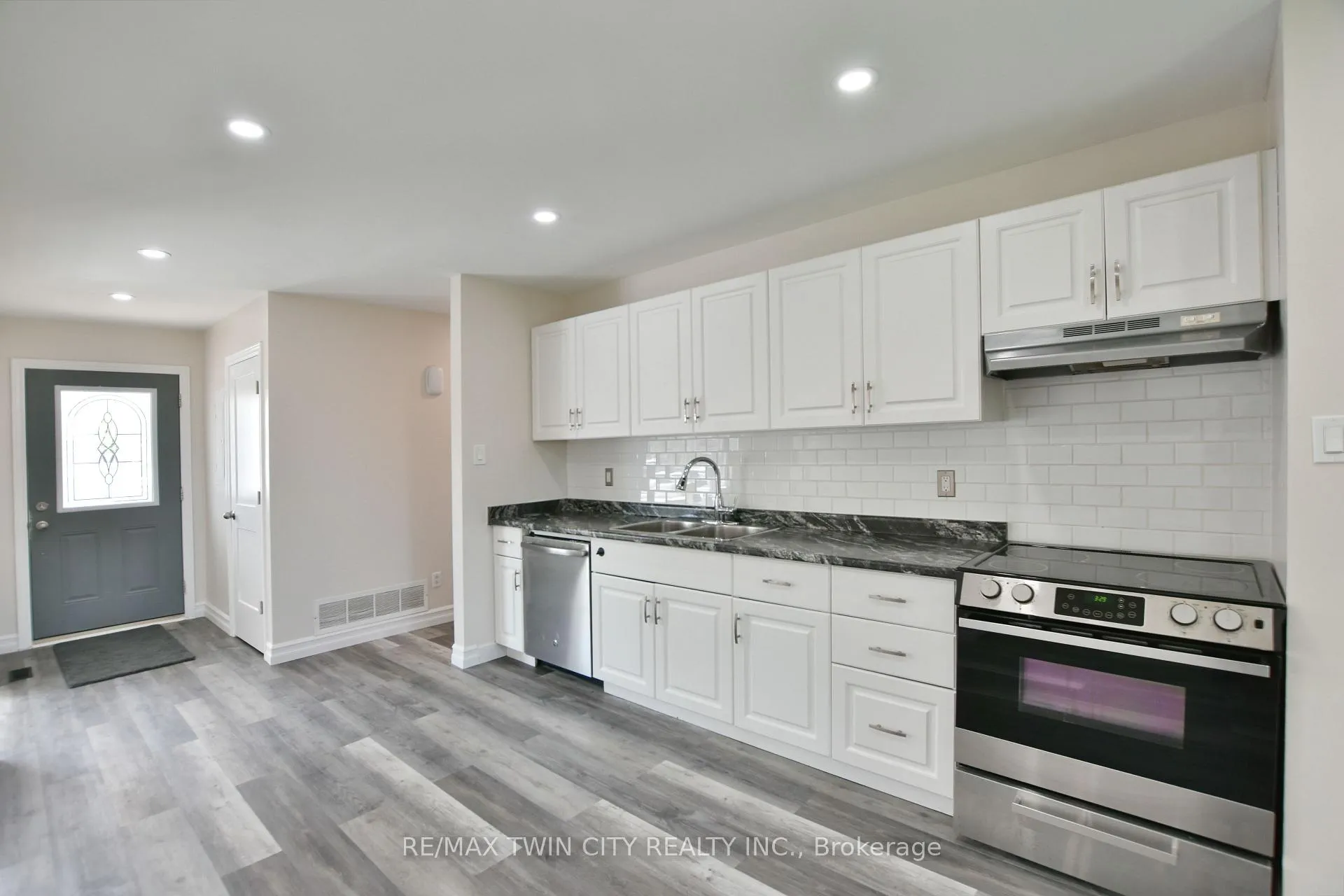 Photo 11 of Unit 2, 8 Rhonda Road, Collingwood — HOMEH