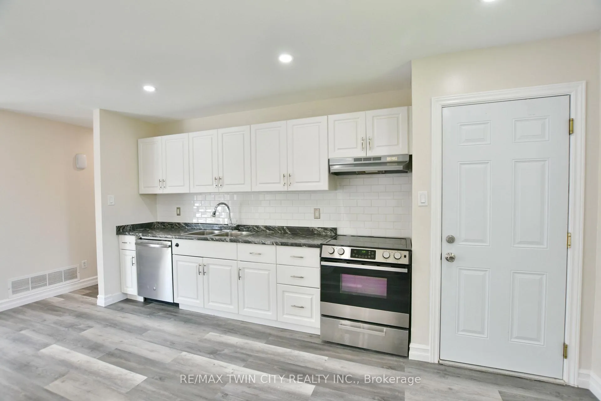 Photo 13 of Unit 2, 8 Rhonda Road, Collingwood — HOMEH