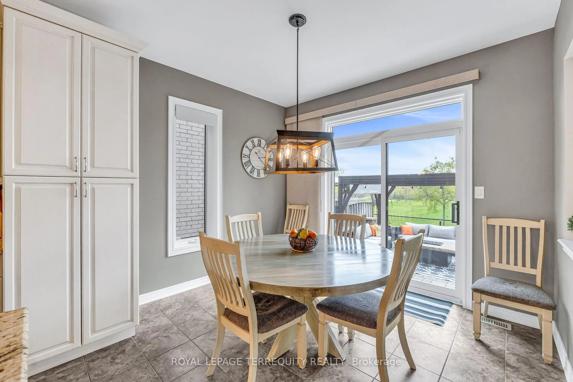 Photo 12 of 2298 Millstone Drive, Oakville, Westmount — HOMEH