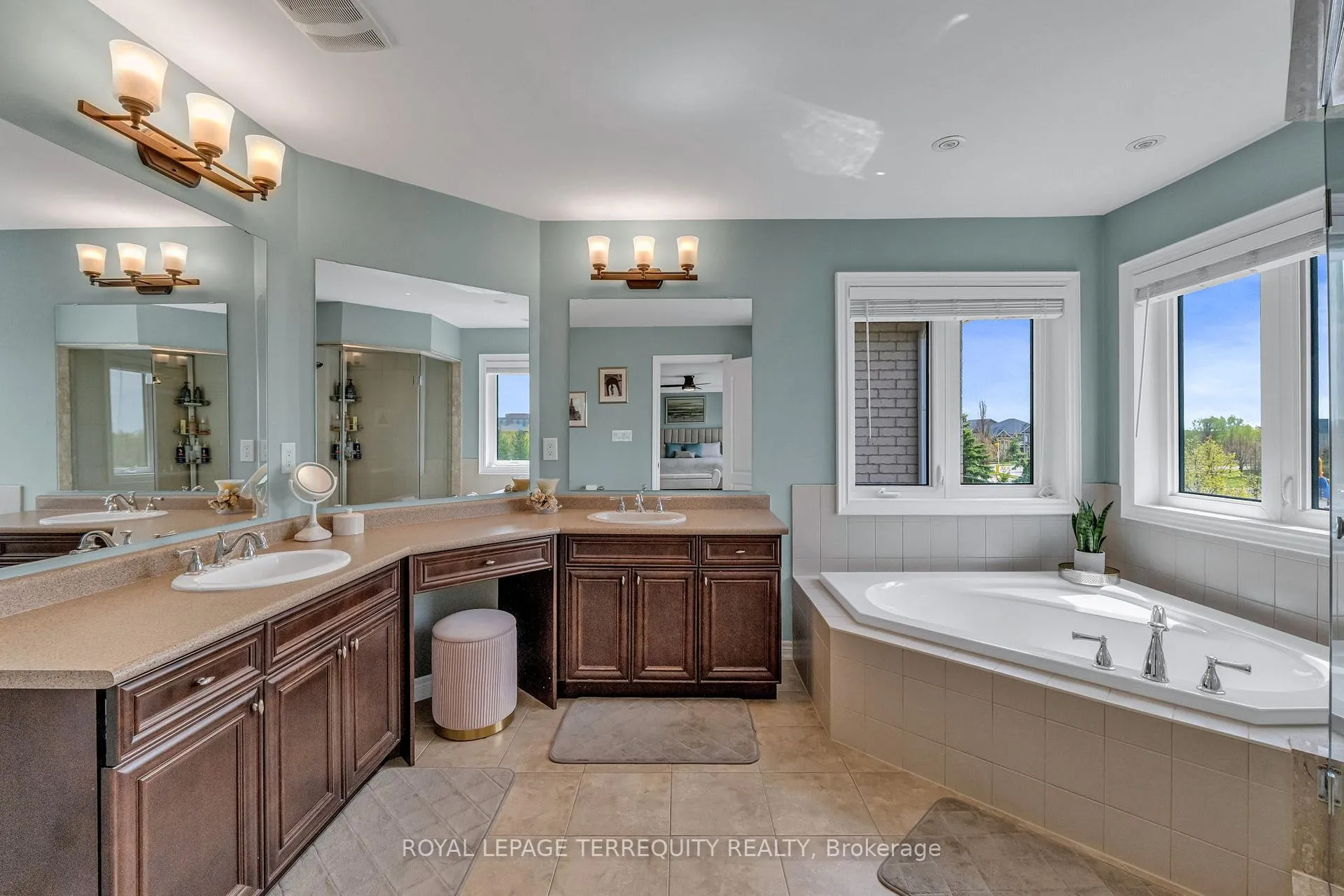 Photo 23 of 2298 Millstone Drive, Oakville, Westmount — HOMEH