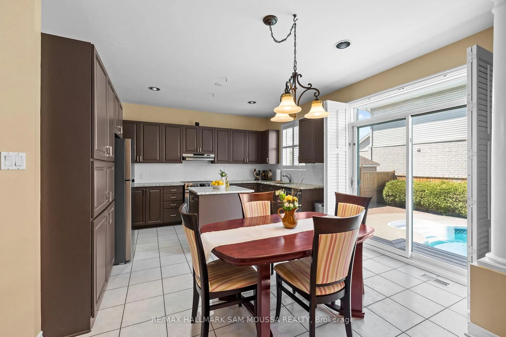 Photo 12 of 3096 Apple Hill Drive, Ottawa, Upper Hunt Club — HOMEH