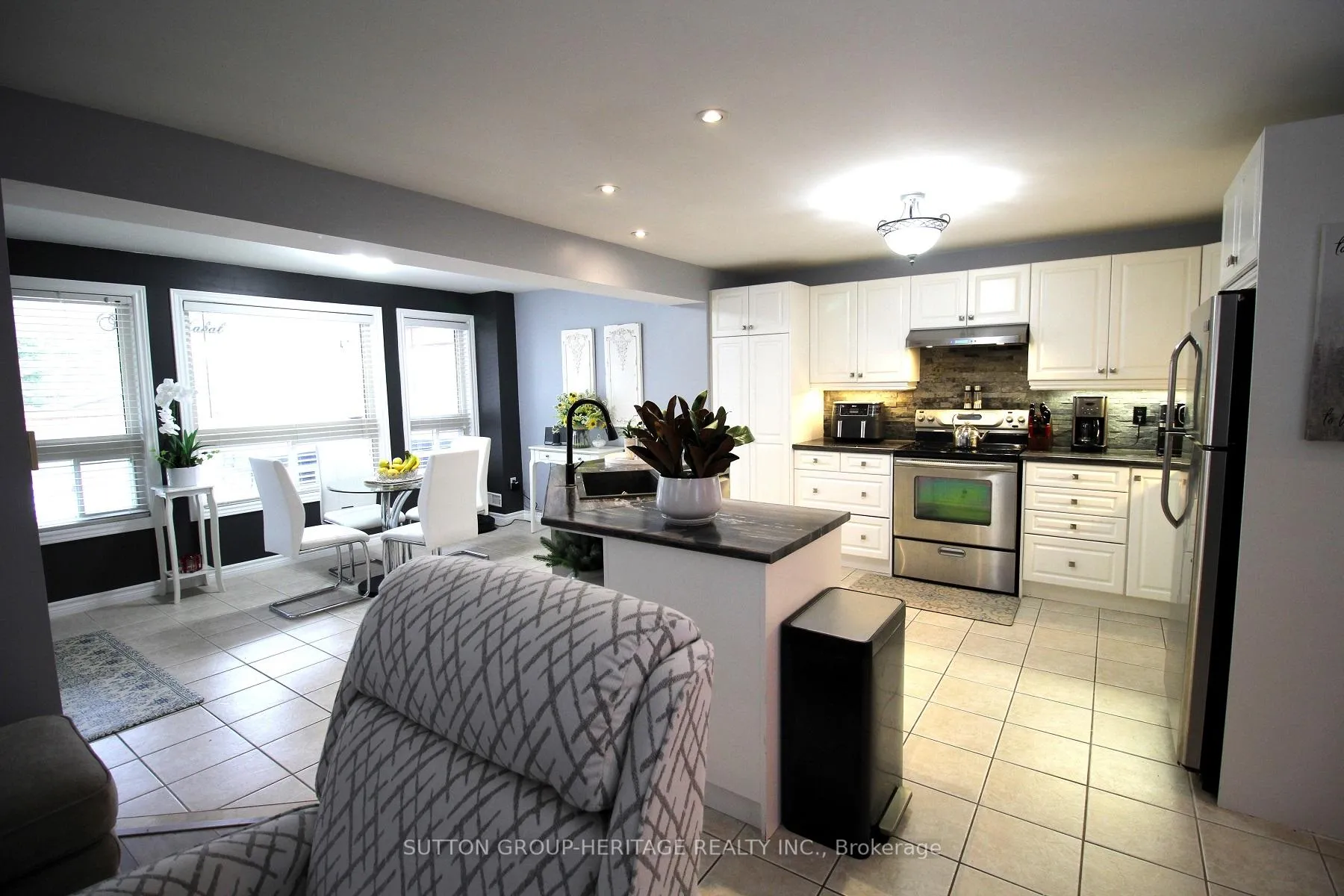 Photo 5 of 911 Coldstream Drive, Oshawa, Taunton — HOMEH