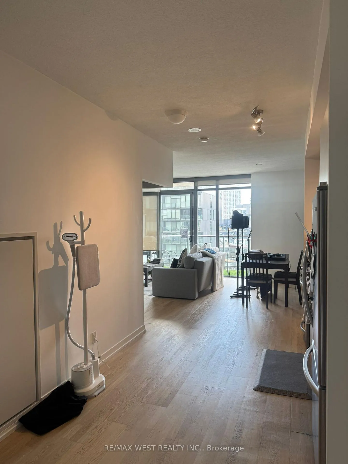 Photo 2 of Unit 1303, 95 Bathurst Street, Toronto, Waterfront Communities — HOMEH