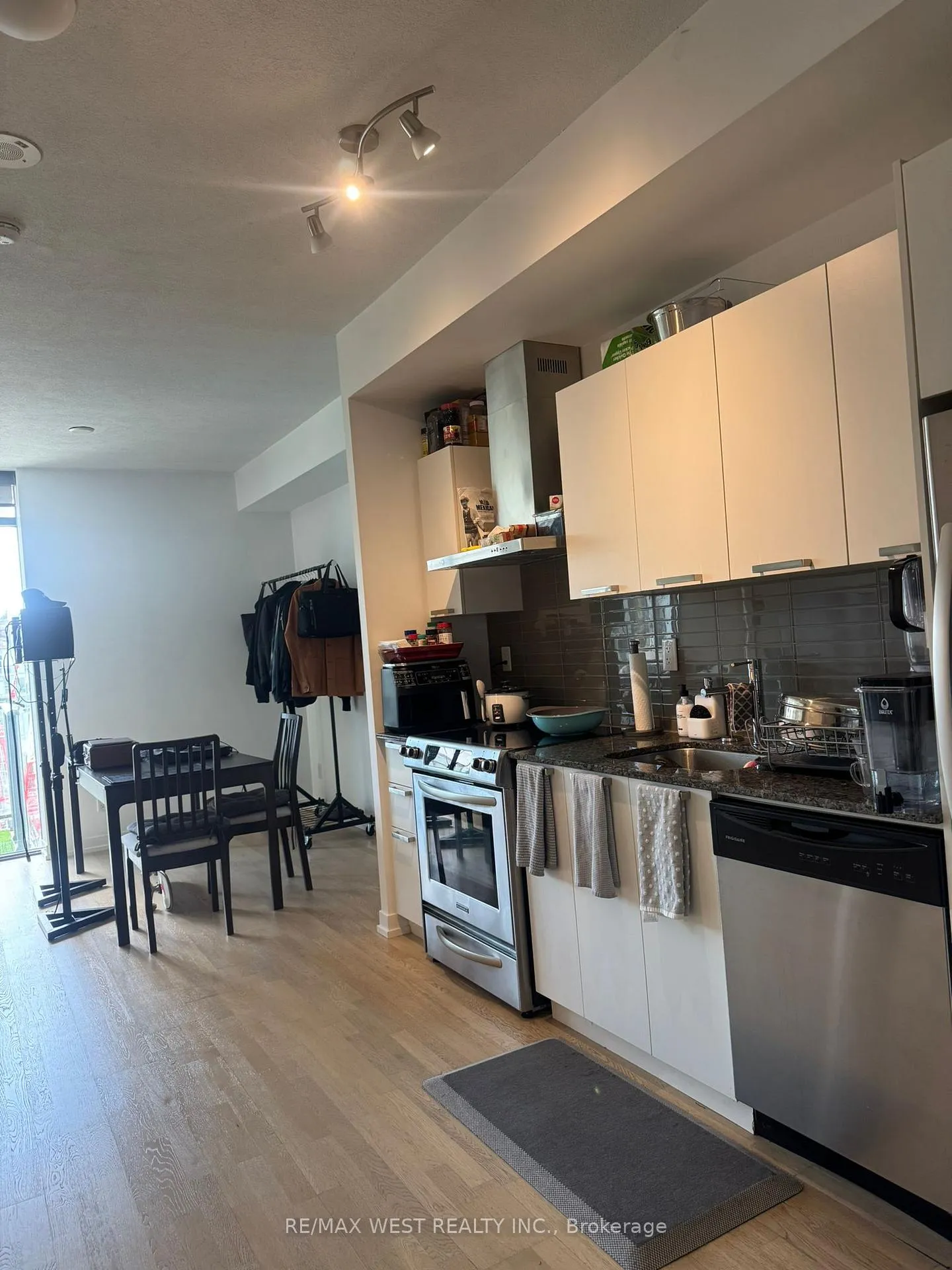 Photo 3 of Unit 1303, 95 Bathurst Street, Toronto, Waterfront Communities — HOMEH