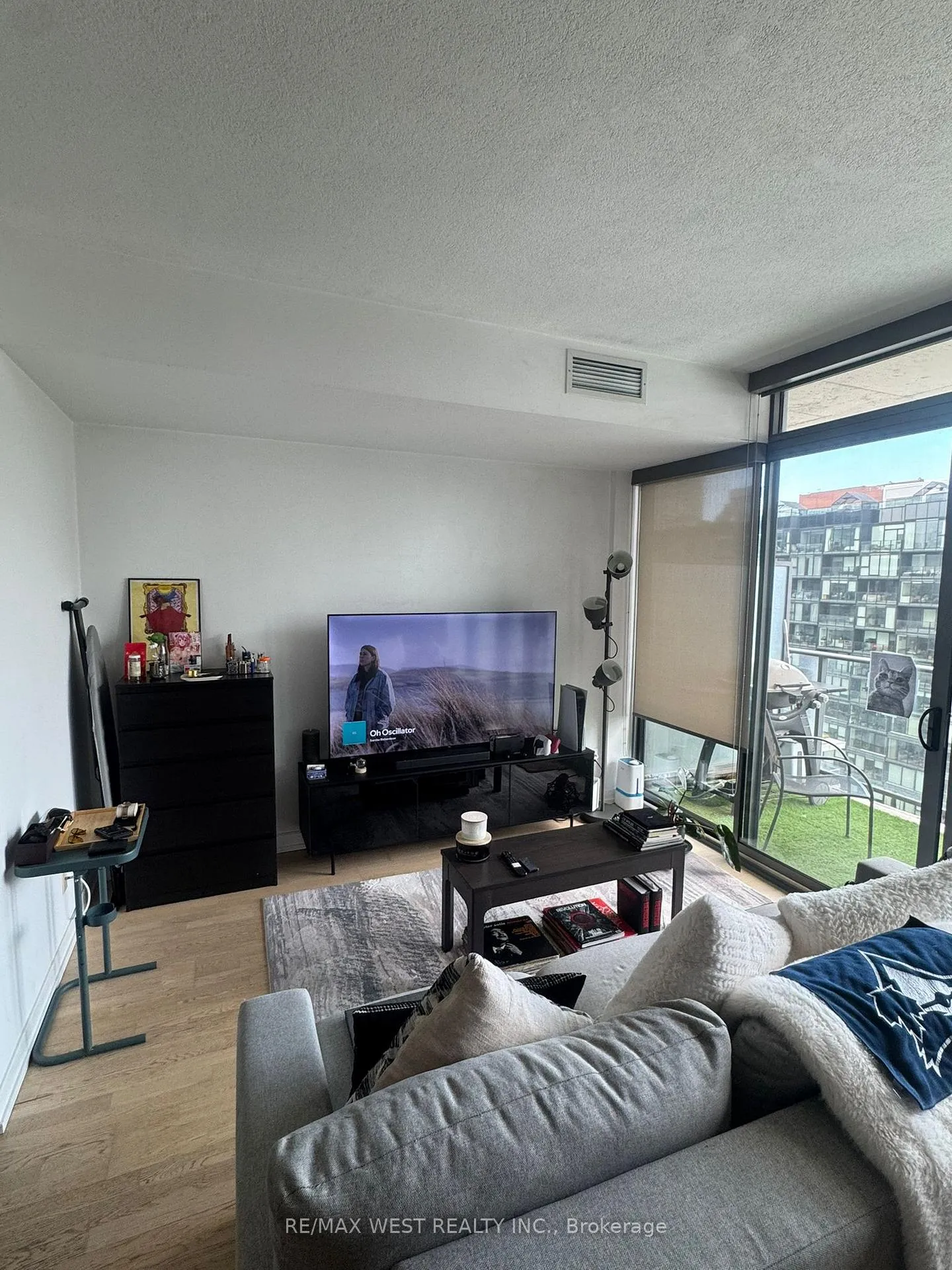 Photo 4 of Unit 1303, 95 Bathurst Street, Toronto, Waterfront Communities — HOMEH