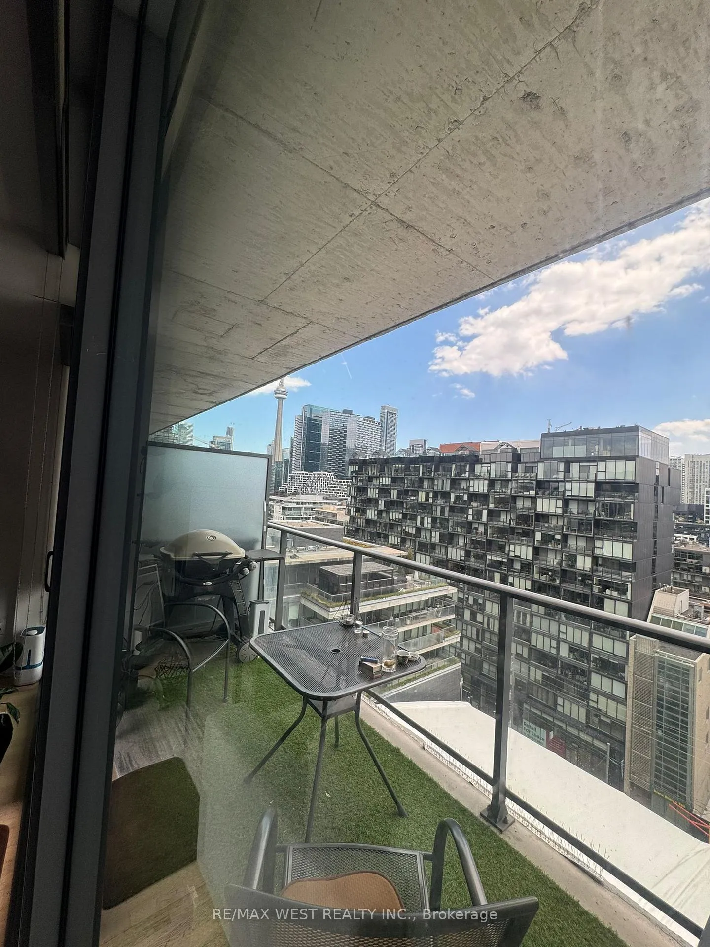 Photo 6 of Unit 1303, 95 Bathurst Street, Toronto, Waterfront Communities — HOMEH