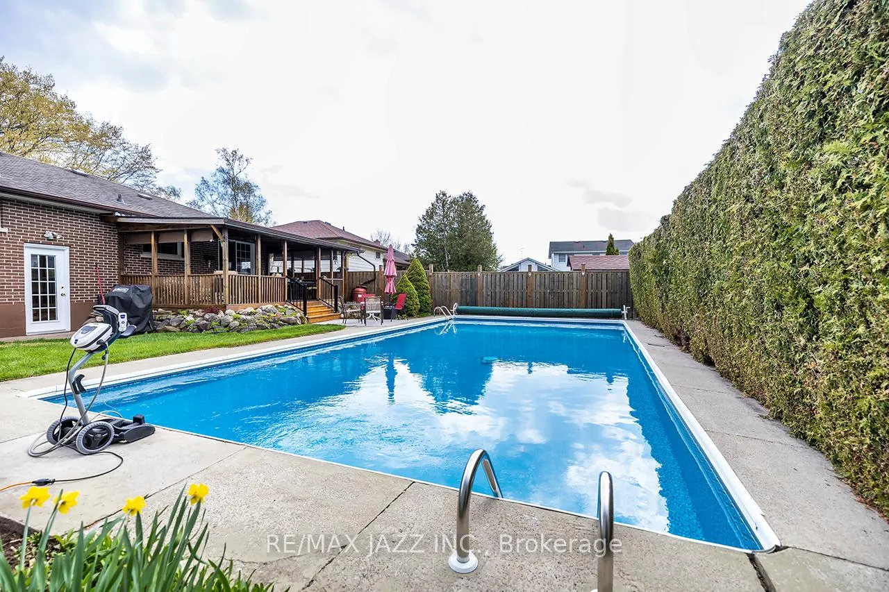 Photo 2 of 422 Glenalan Avenue, Oshawa, Northglen — HOMEH