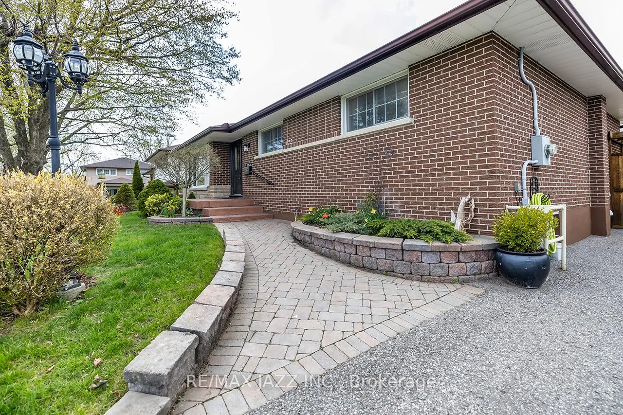Photo 4 of 422 Glenalan Avenue, Oshawa, Northglen — HOMEH