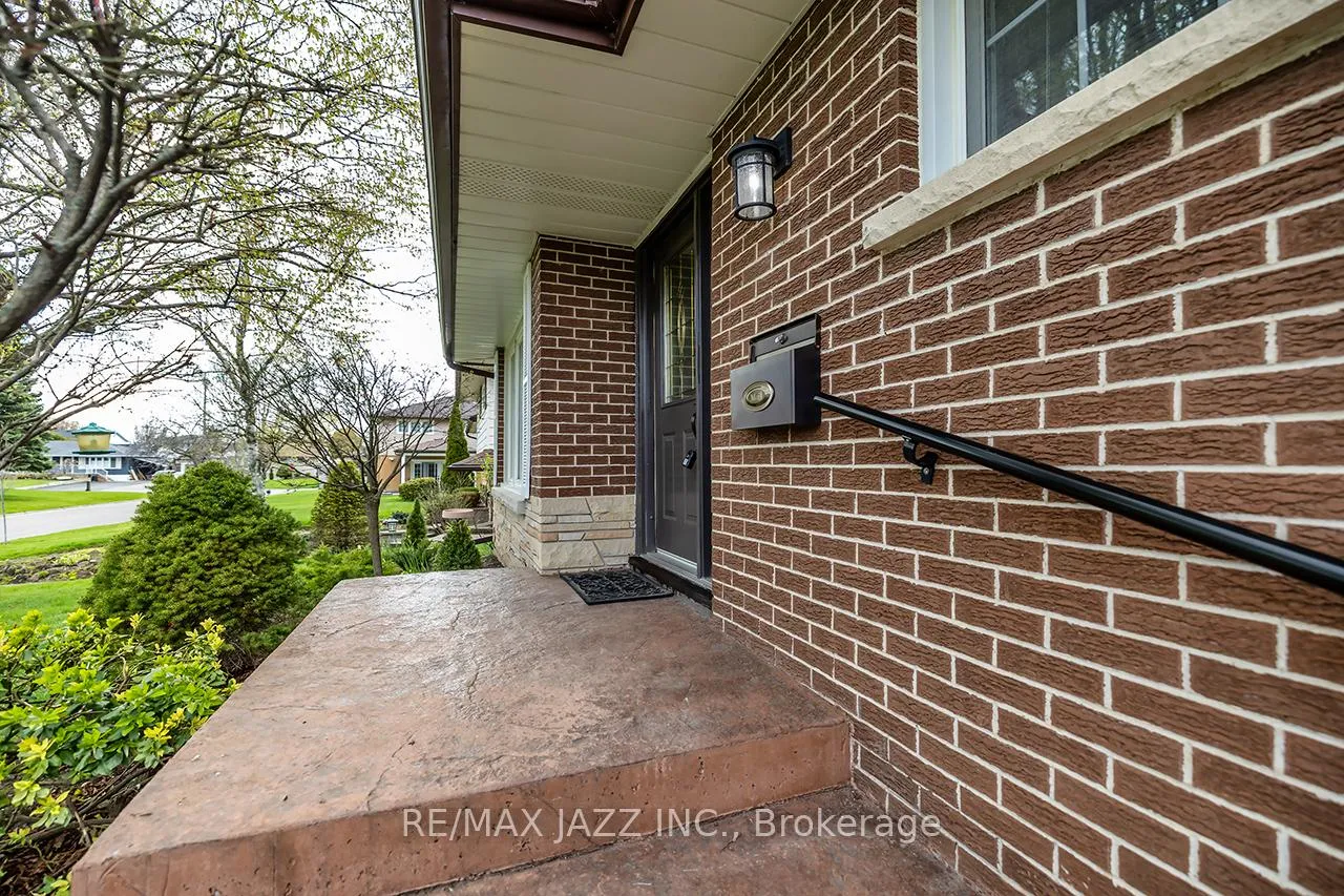 Photo 5 of 422 Glenalan Avenue, Oshawa, Northglen — HOMEH