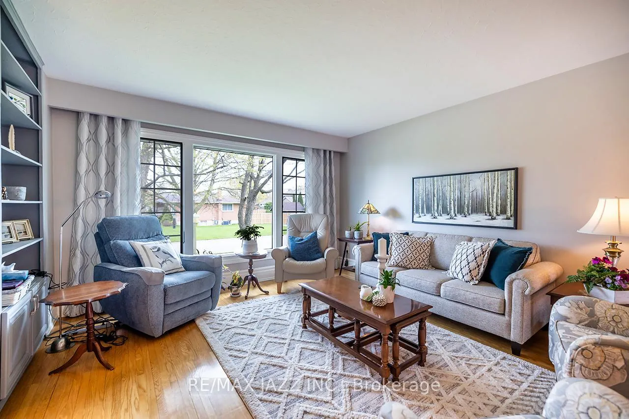 Photo 9 of 422 Glenalan Avenue, Oshawa, Northglen — HOMEH