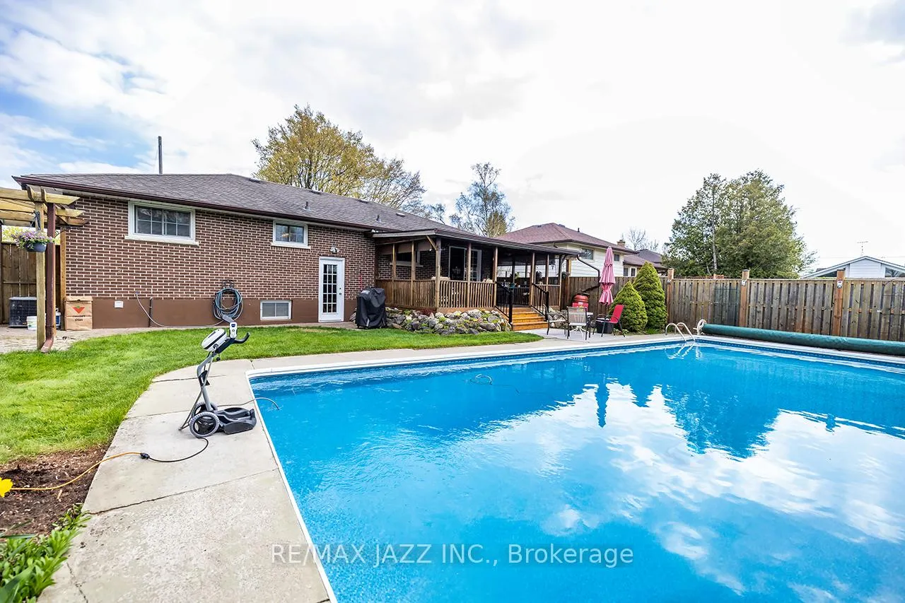 Photo 35 of 422 Glenalan Avenue, Oshawa, Northglen — HOMEH