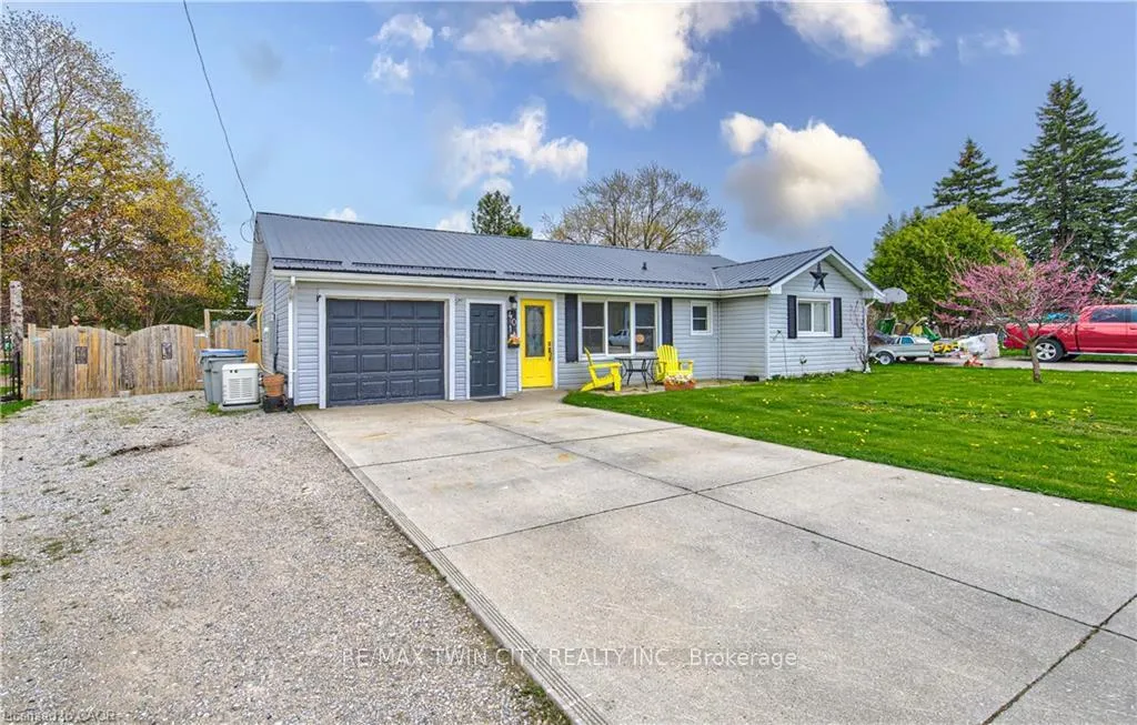 Photo 3 of 4011 Road 125, Perth East, Crystal Lake — HOMEH