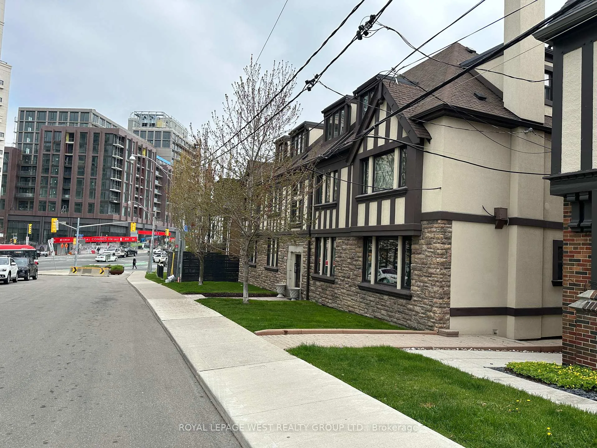 Photo 3 of 27 Mossom Road W, Toronto, High Park-Swansea — HOMEH