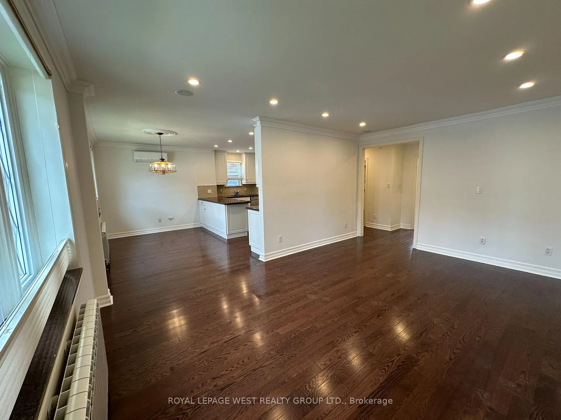 Photo 8 of 27 Mossom Road W, Toronto, High Park-Swansea — HOMEH