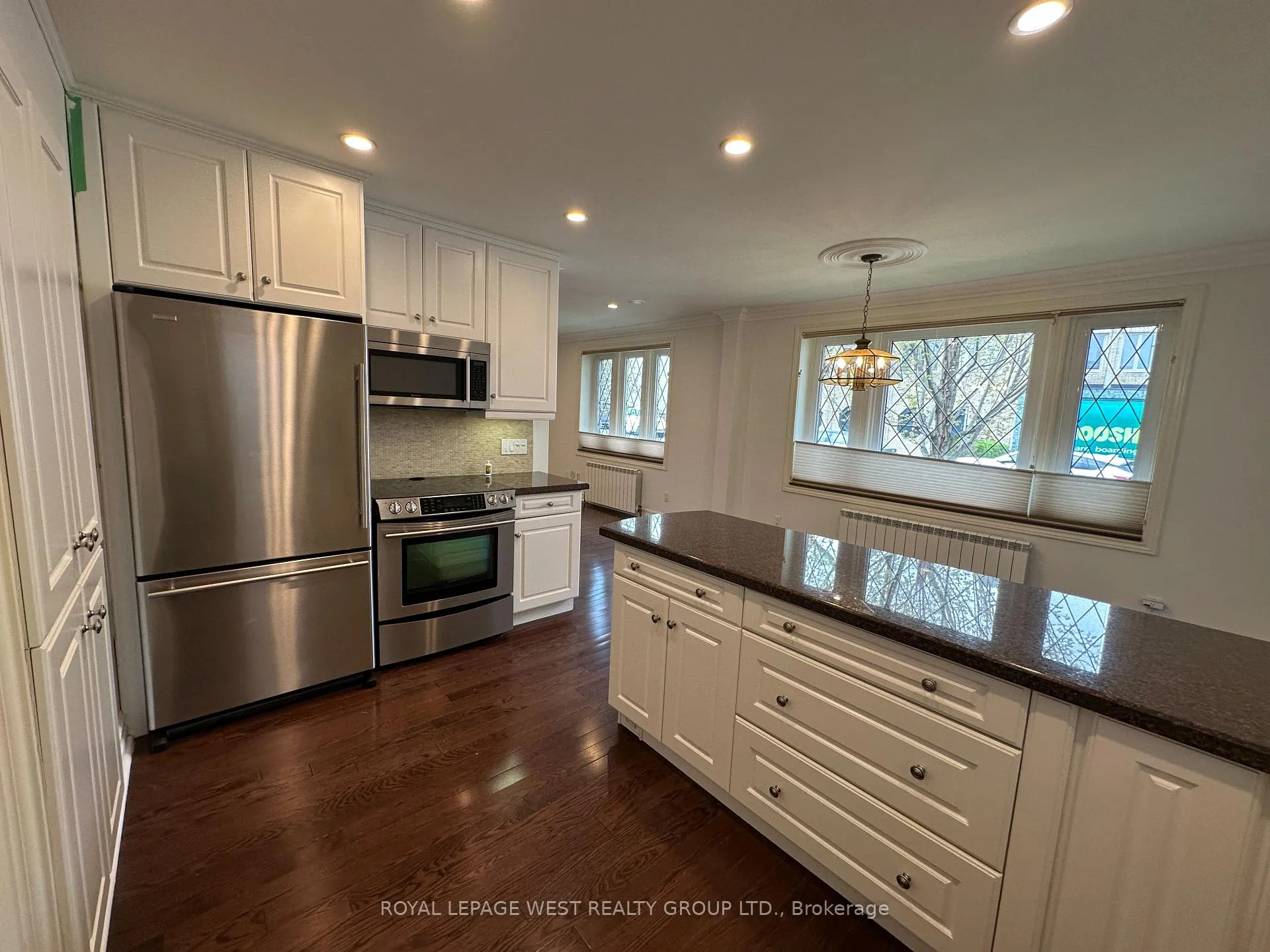 Photo 10 of 27 Mossom Road W, Toronto, High Park-Swansea — HOMEH