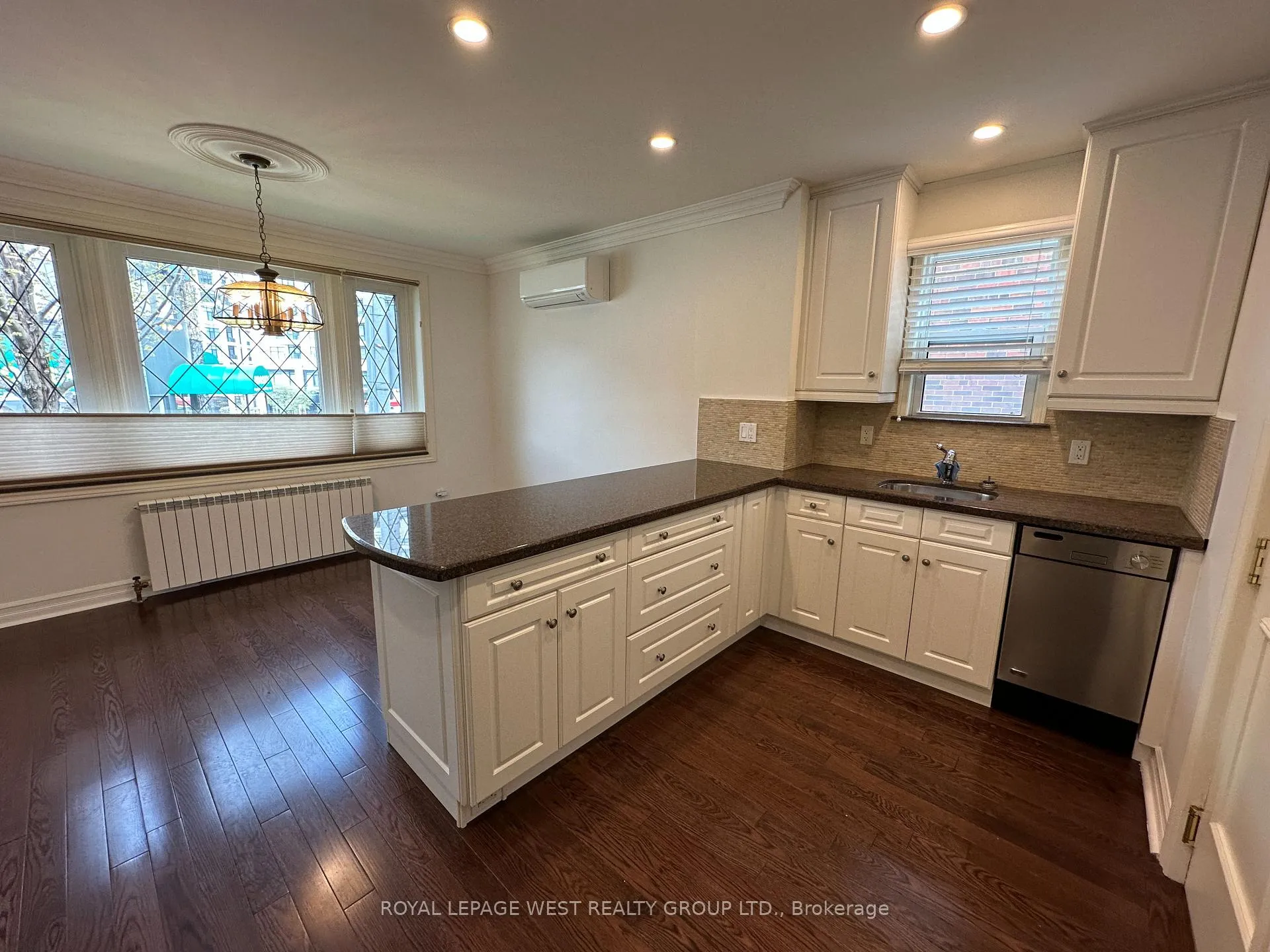Photo 11 of 27 Mossom Road W, Toronto, High Park-Swansea — HOMEH