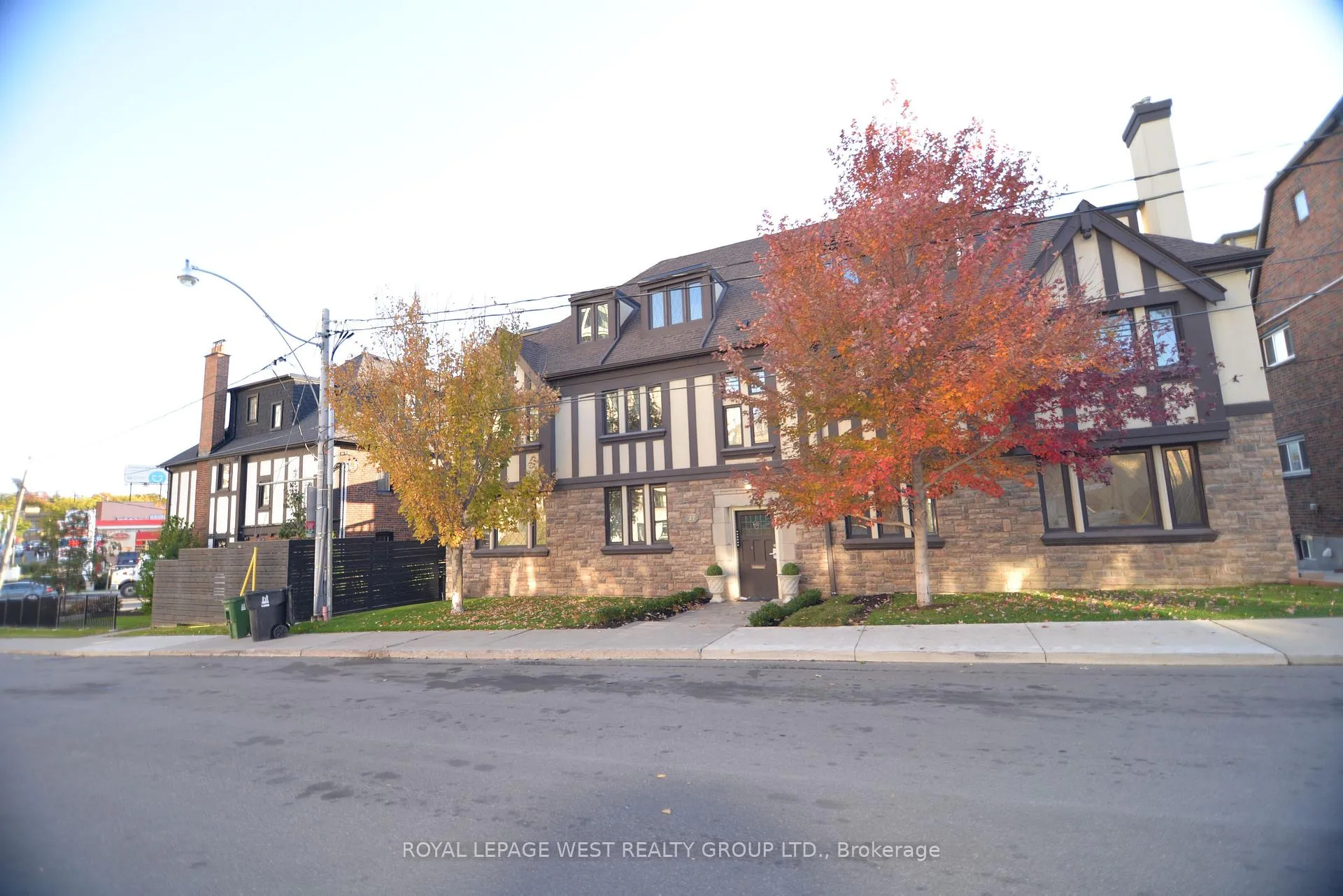 Photo 24 of 27 Mossom Road W, Toronto, High Park-Swansea — HOMEH