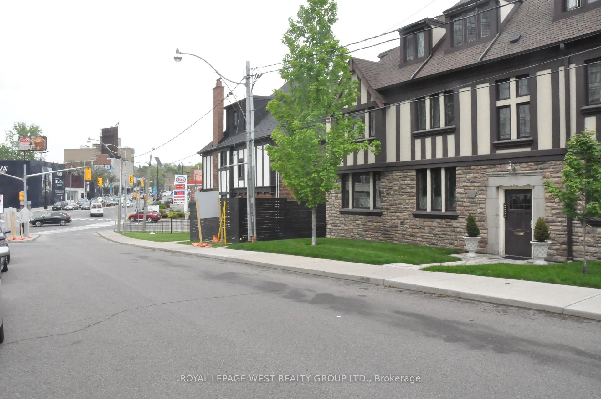 Photo 26 of 27 Mossom Road W, Toronto, High Park-Swansea — HOMEH