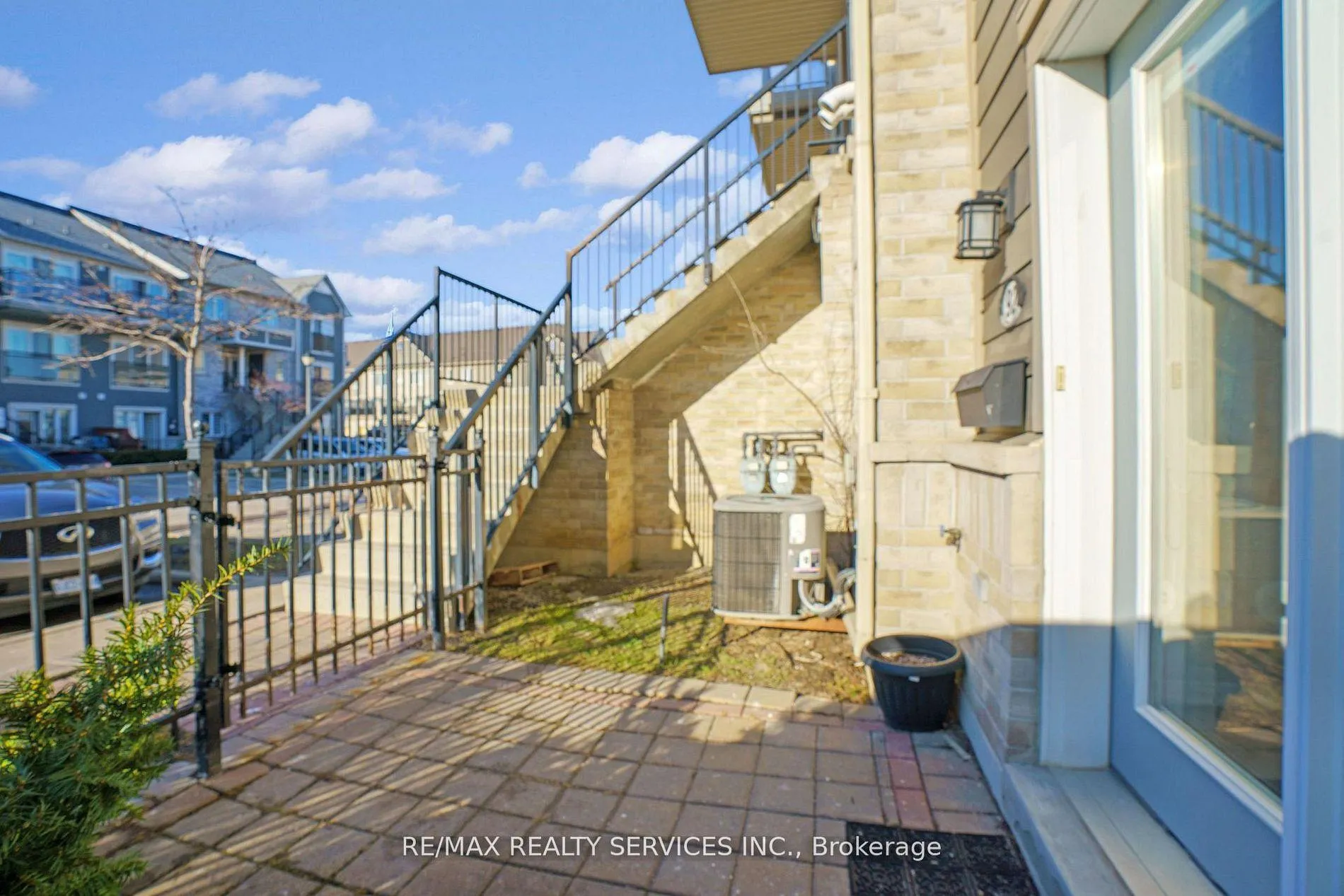Photo 5 of Unit 92, 60 Fairwood Circle, Brampton, Sandringham-Wellington — HOMEH