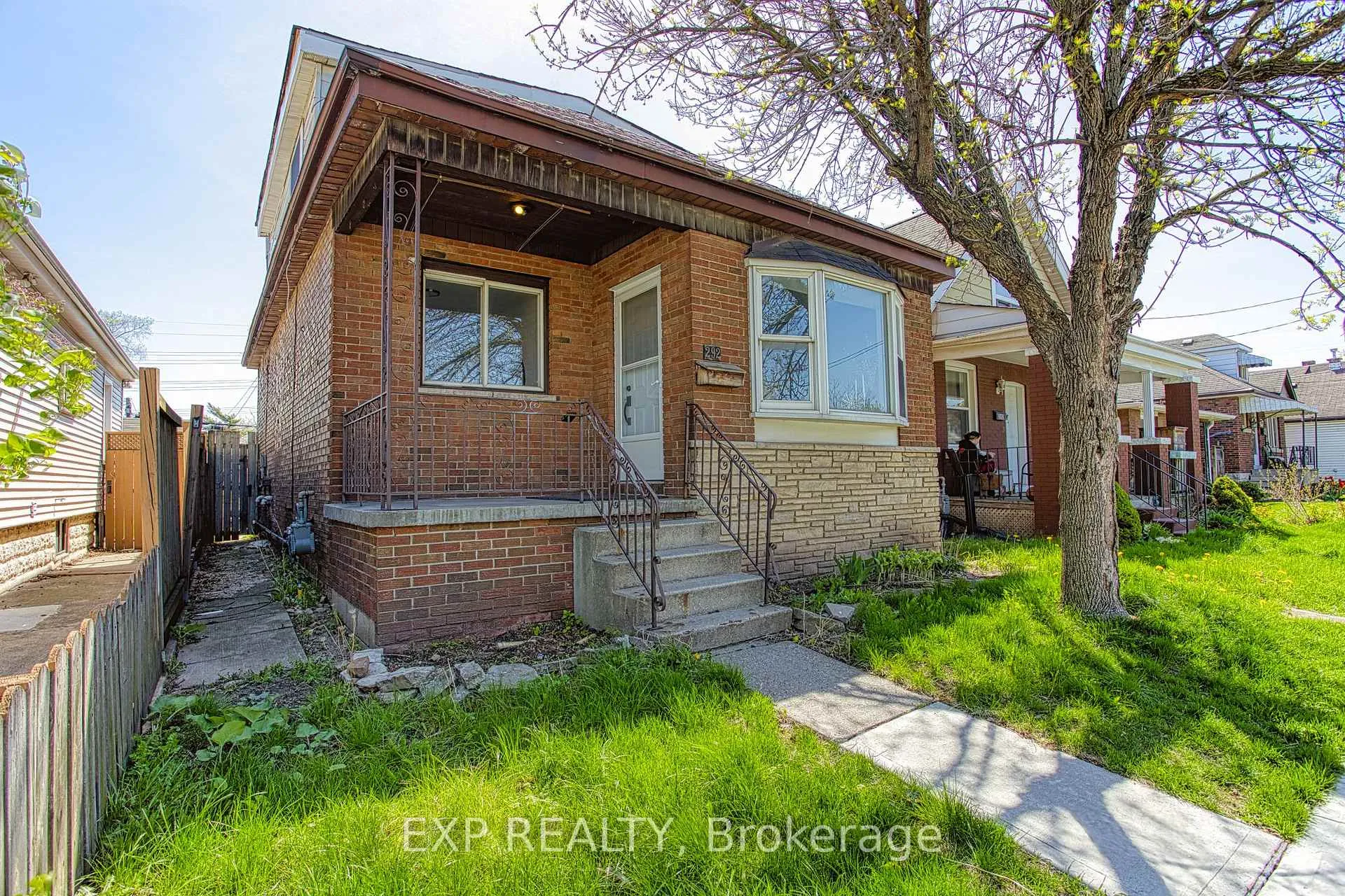 Photo 3 of 292 Fairfield Avenue, Hamilton, Homeside — HOMEH