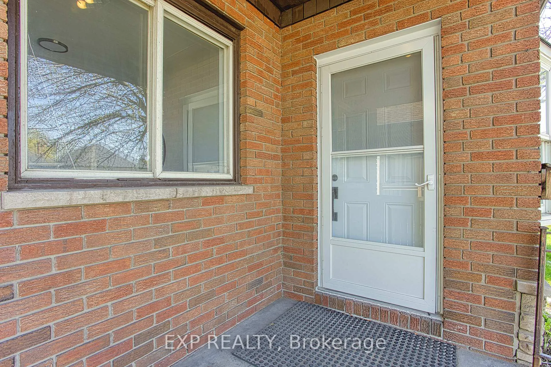 Photo 4 of 292 Fairfield Avenue, Hamilton, Homeside — HOMEH
