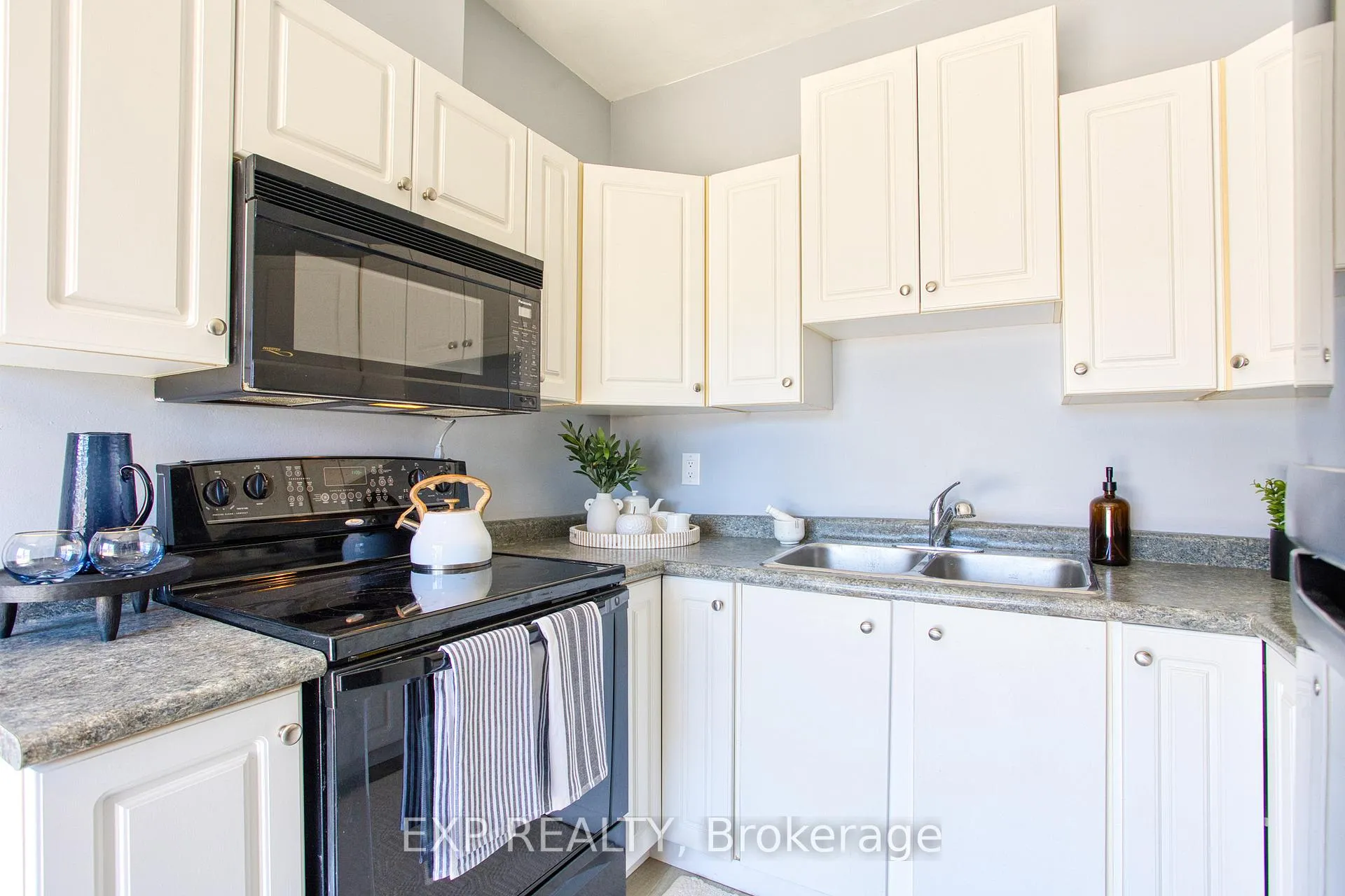 Photo 14 of 292 Fairfield Avenue, Hamilton, Homeside — HOMEH