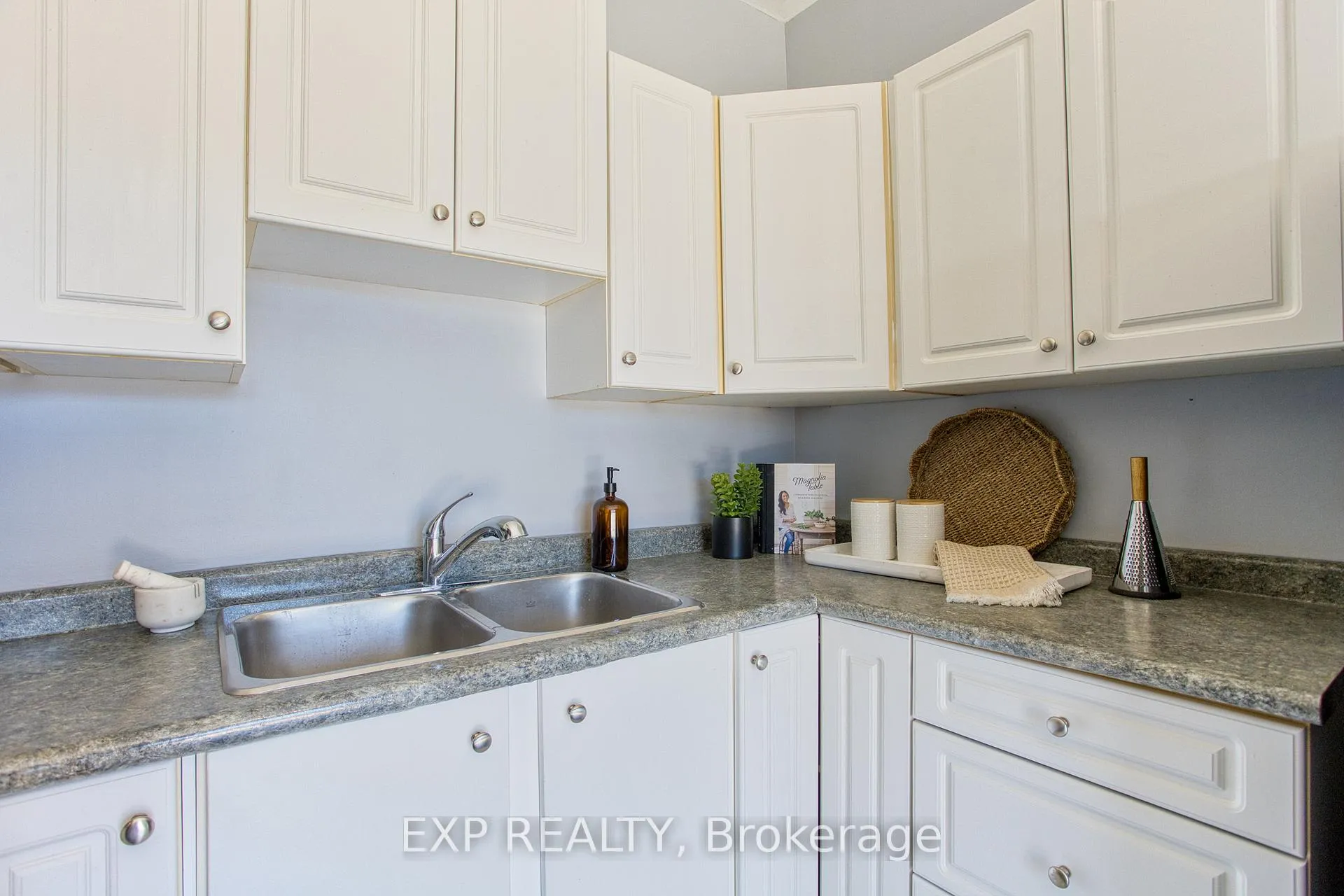 Photo 15 of 292 Fairfield Avenue, Hamilton, Homeside — HOMEH