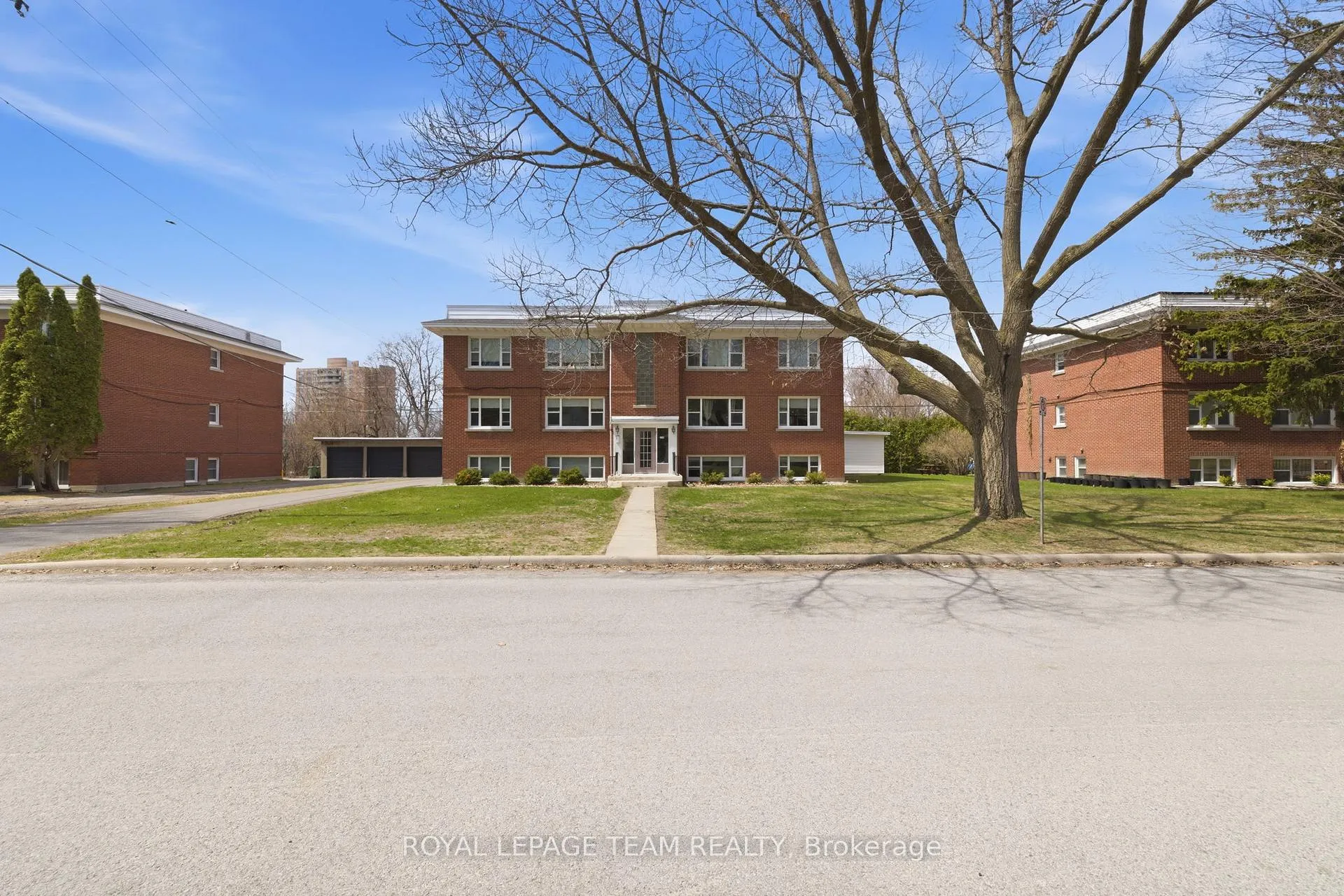Photo 2 of 2164 Blossom Drive, Ottawa, Applewood Acres — HOMEH
