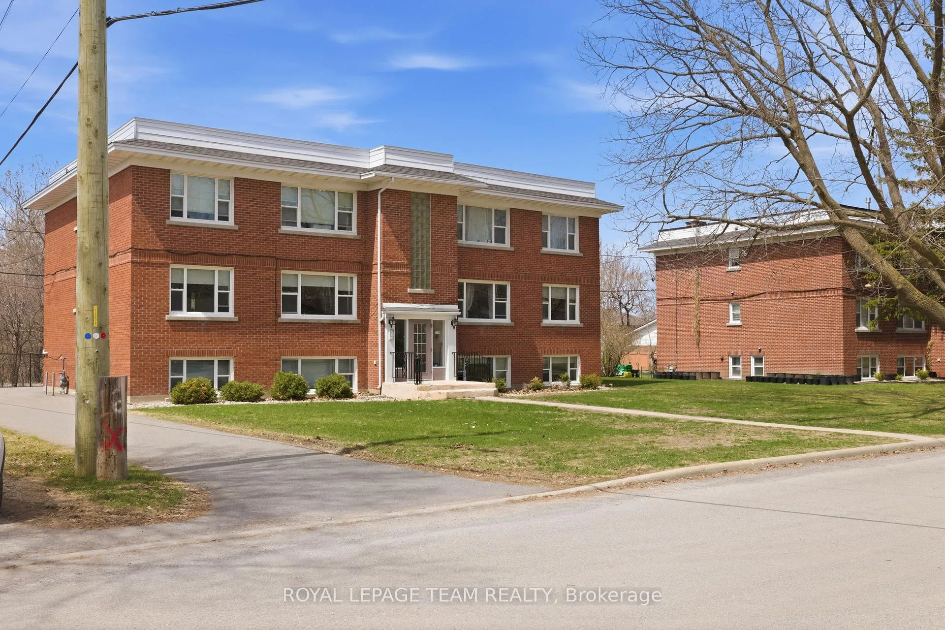 Photo 3 of 2164 Blossom Drive, Ottawa, Applewood Acres — HOMEH