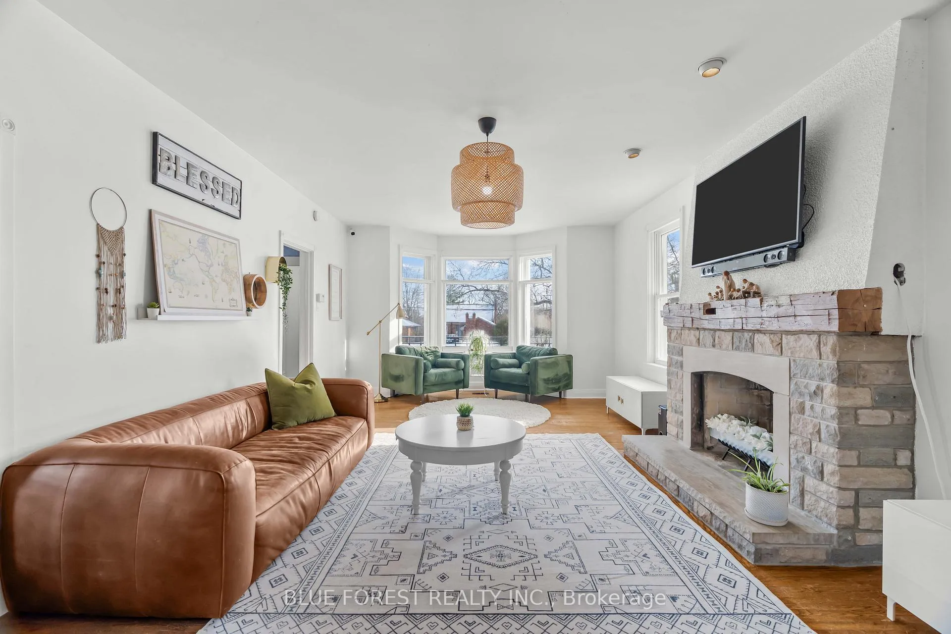 Photo 12 of 521 Upper Queen Street, London, South P — HOMEH