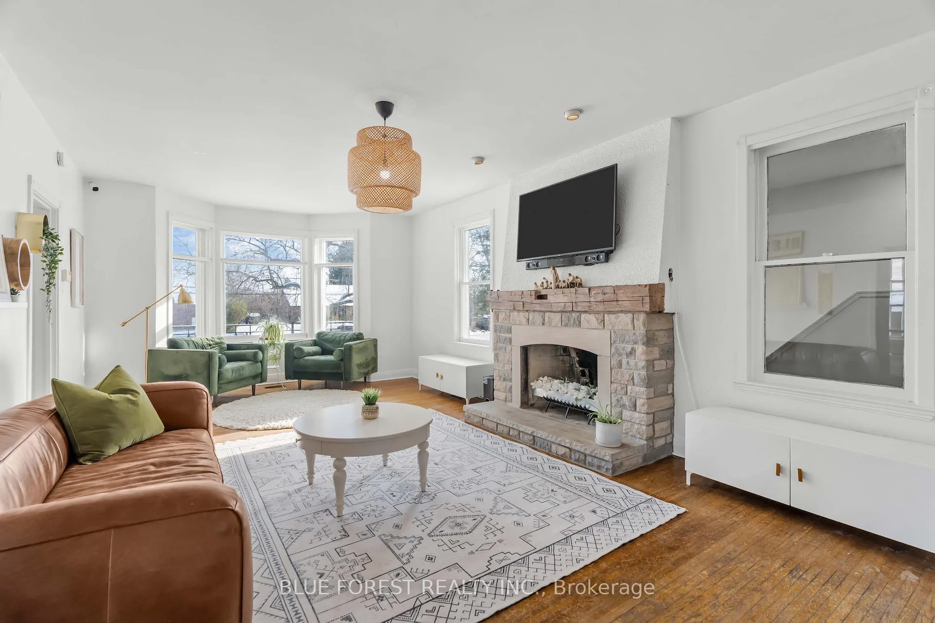 Photo 13 of 521 Upper Queen Street, London, South P — HOMEH
