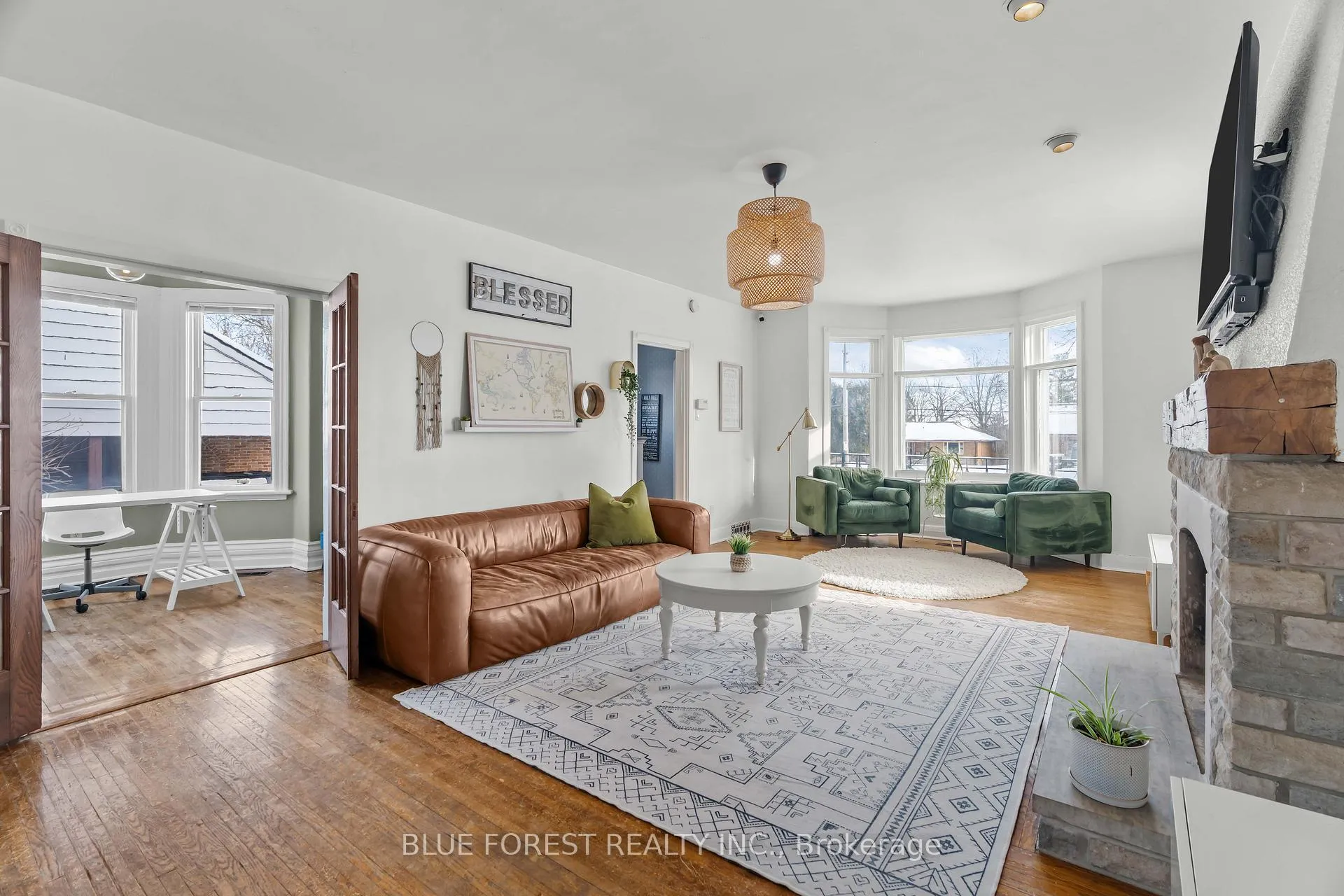 Photo 16 of 521 Upper Queen Street, London, South P — HOMEH