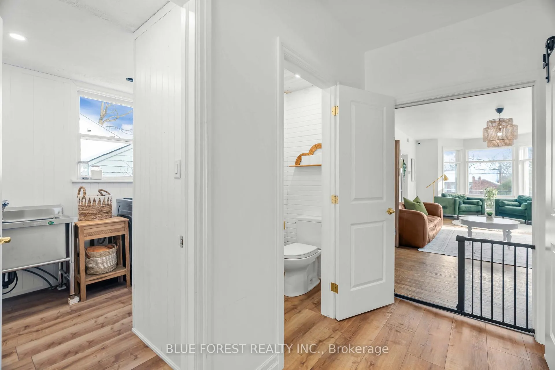 Photo 17 of 521 Upper Queen Street, London, South P — HOMEH
