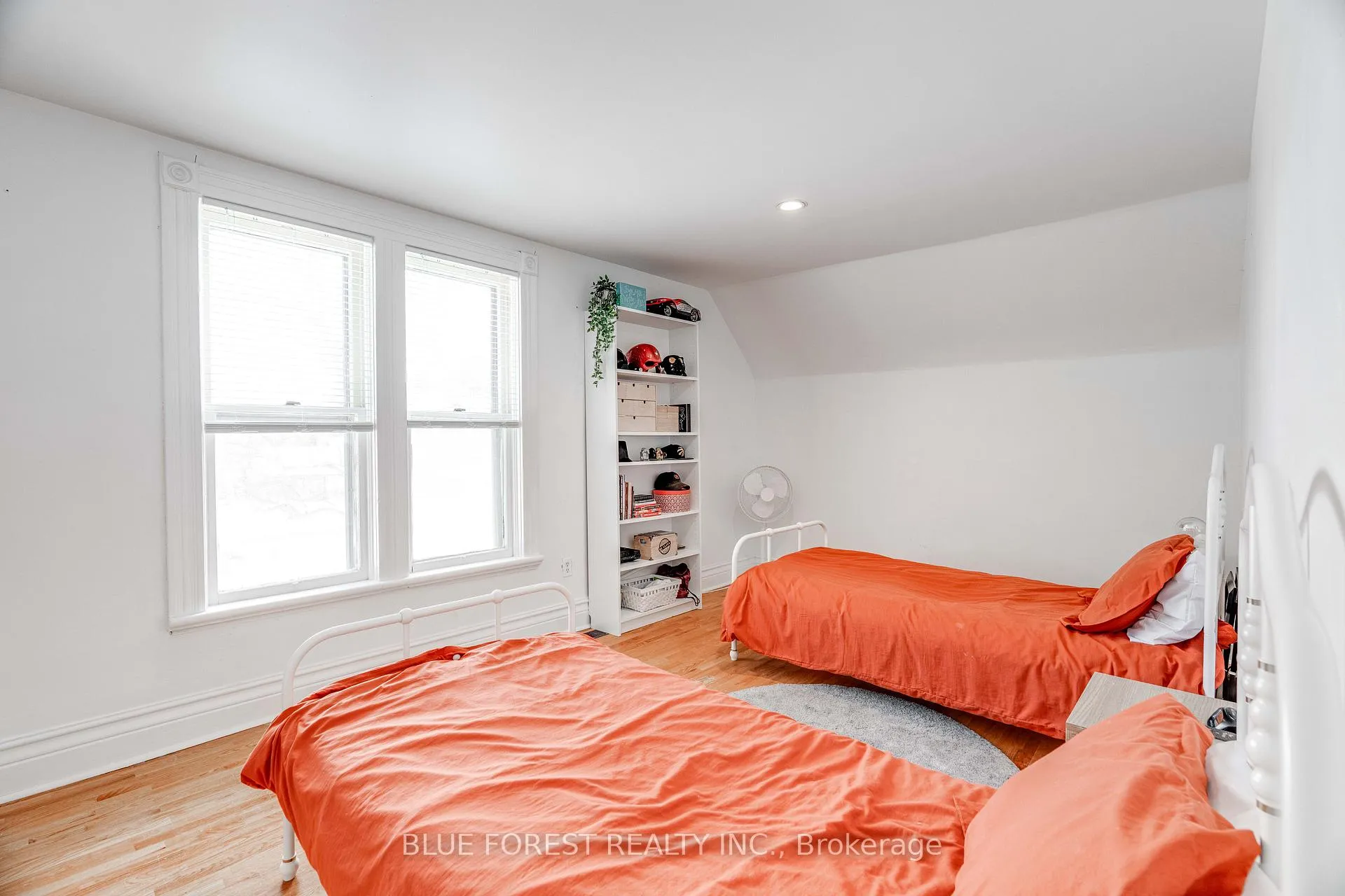 Photo 25 of 521 Upper Queen Street, London, South P — HOMEH