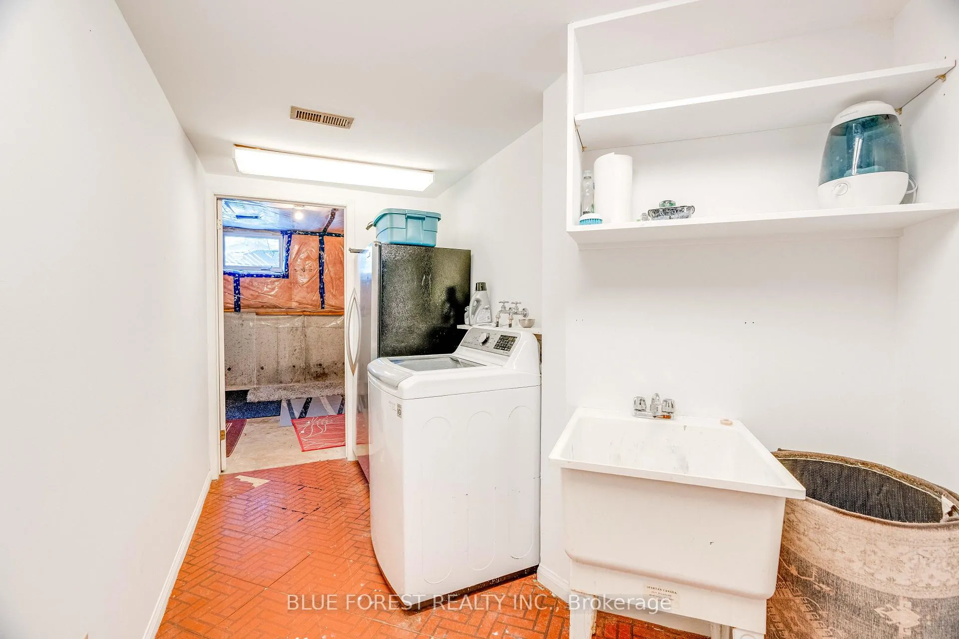 Photo 42 of 521 Upper Queen Street, London, South P — HOMEH