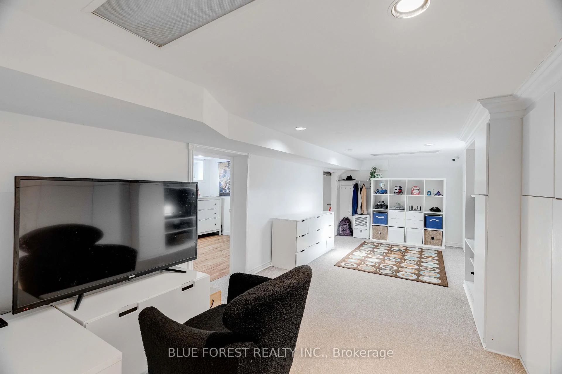 Photo 40 of 521 Upper Queen Street, London, South P — HOMEH