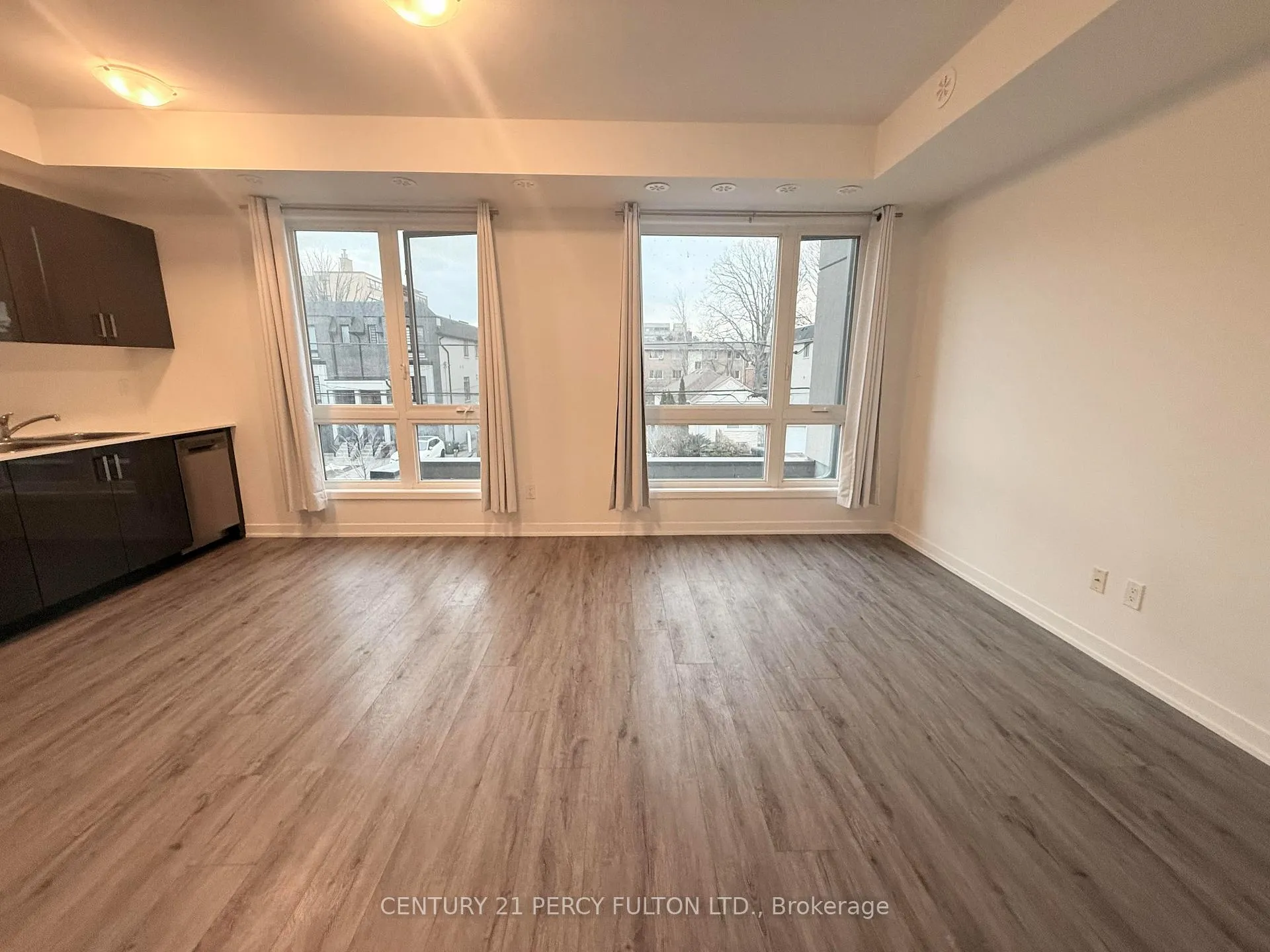 Photo 2 of Unit 7, 10 Marquette Avenue, Toronto, Englemount-Lawrence — HOMEH