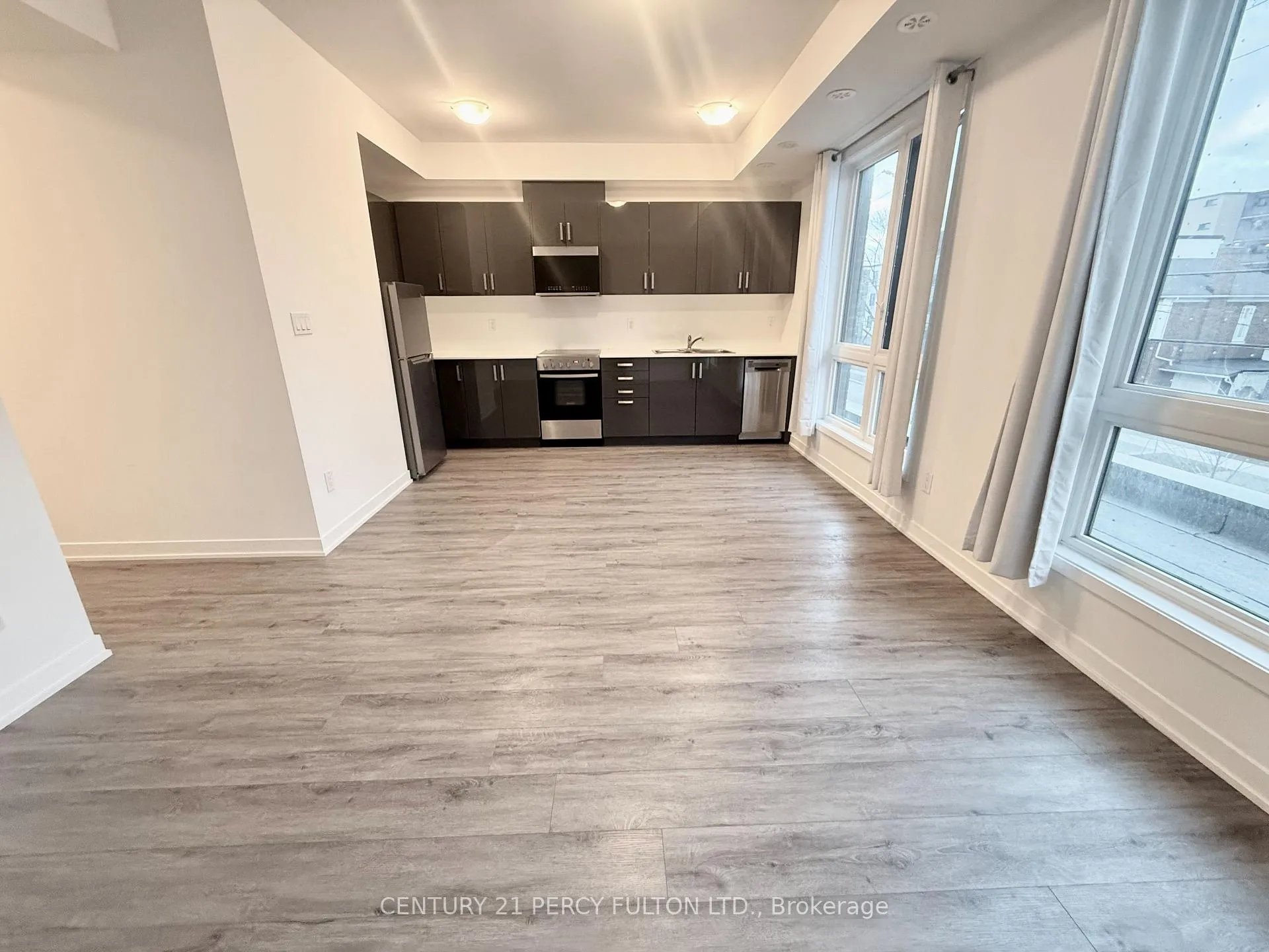 Photo 5 of Unit 7, 10 Marquette Avenue, Toronto, Englemount-Lawrence — HOMEH