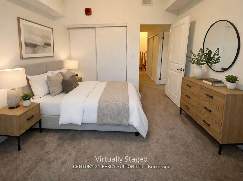 Photo 6 of Unit 7, 10 Marquette Avenue, Toronto, Englemount-Lawrence — HOMEH