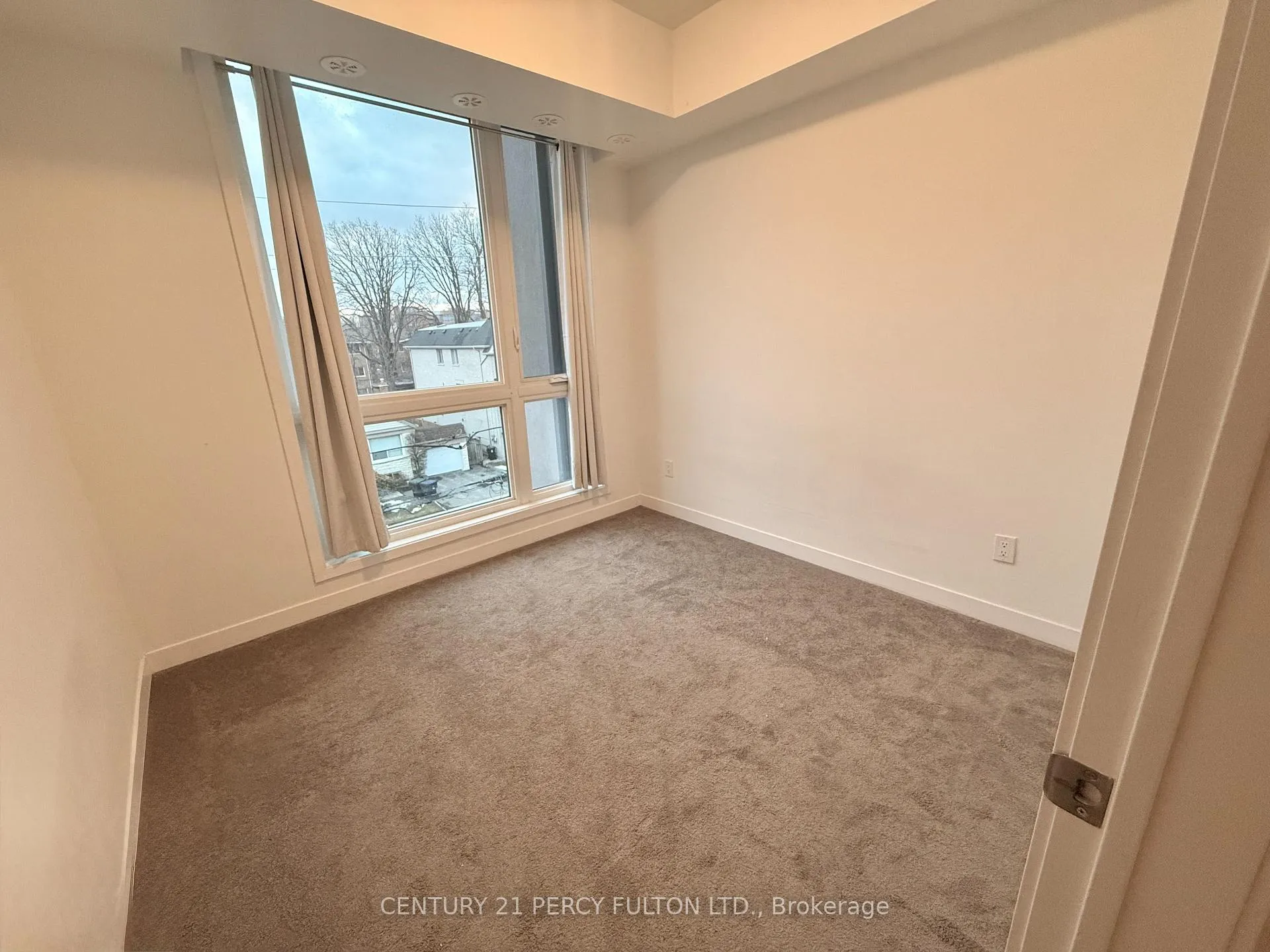 Photo 10 of Unit 7, 10 Marquette Avenue, Toronto, Englemount-Lawrence — HOMEH