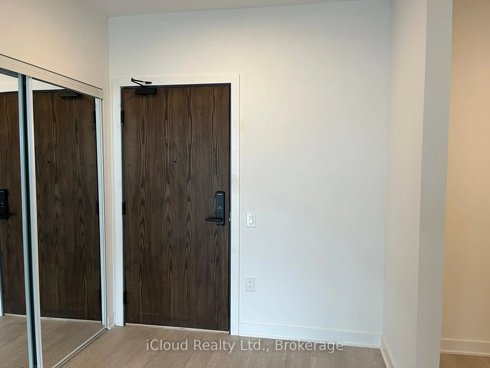 Photo 4 of Unit 609, 2782 Barton Street E, Hamilton, Riverdale — HOMEH