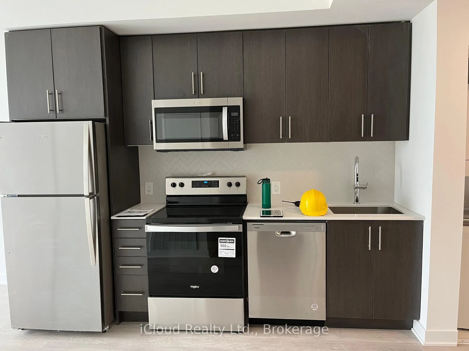 Photo 6 of Unit 609, 2782 Barton Street E, Hamilton, Riverdale — HOMEH