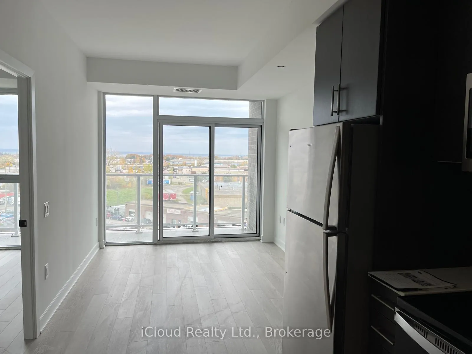 Photo 7 of Unit 609, 2782 Barton Street E, Hamilton, Riverdale — HOMEH