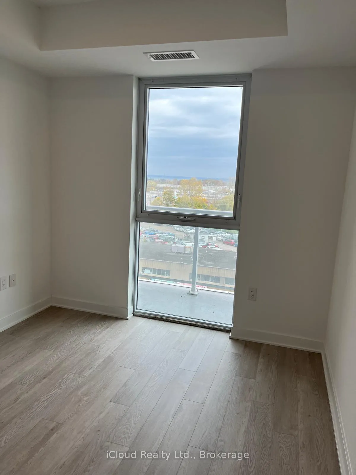 Photo 8 of Unit 609, 2782 Barton Street E, Hamilton, Riverdale — HOMEH