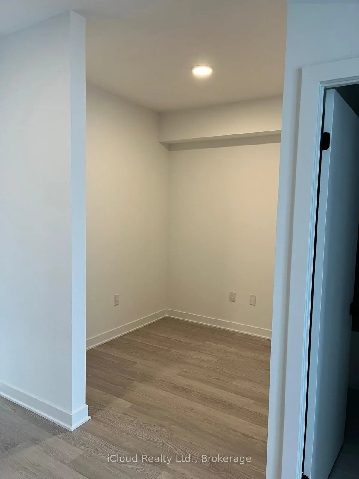 Photo 10 of Unit 609, 2782 Barton Street E, Hamilton, Riverdale — HOMEH