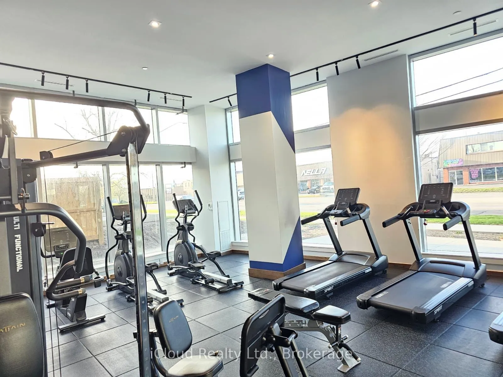 Photo 14 of Unit 609, 2782 Barton Street E, Hamilton, Riverdale — HOMEH