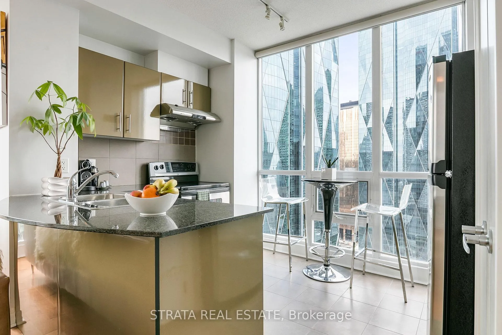 Photo 8 of Unit 3602, 16 Yonge Street, Toronto, Waterfront Communities — HOMEH