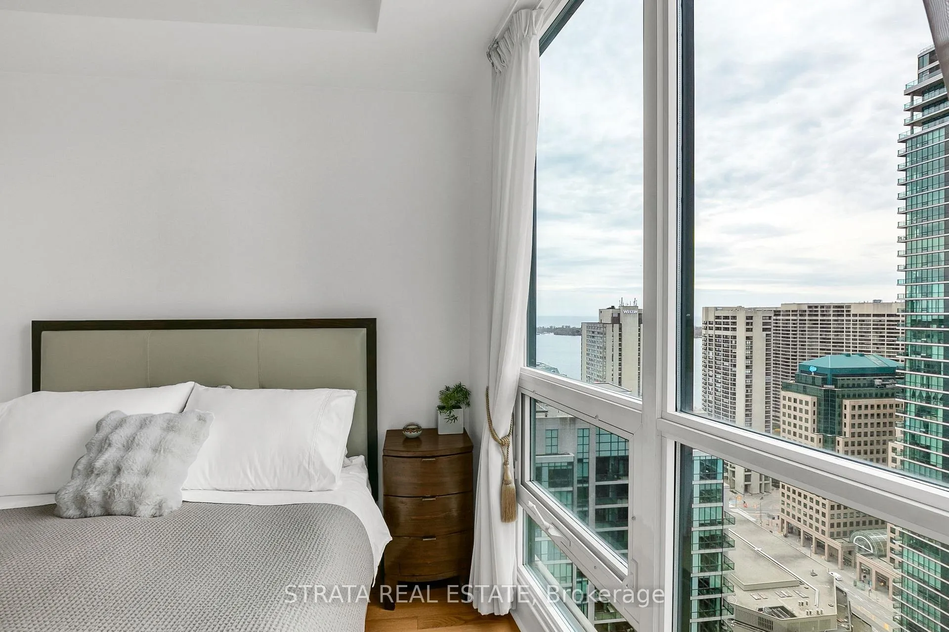 Photo 14 of Unit 3602, 16 Yonge Street, Toronto, Waterfront Communities — HOMEH