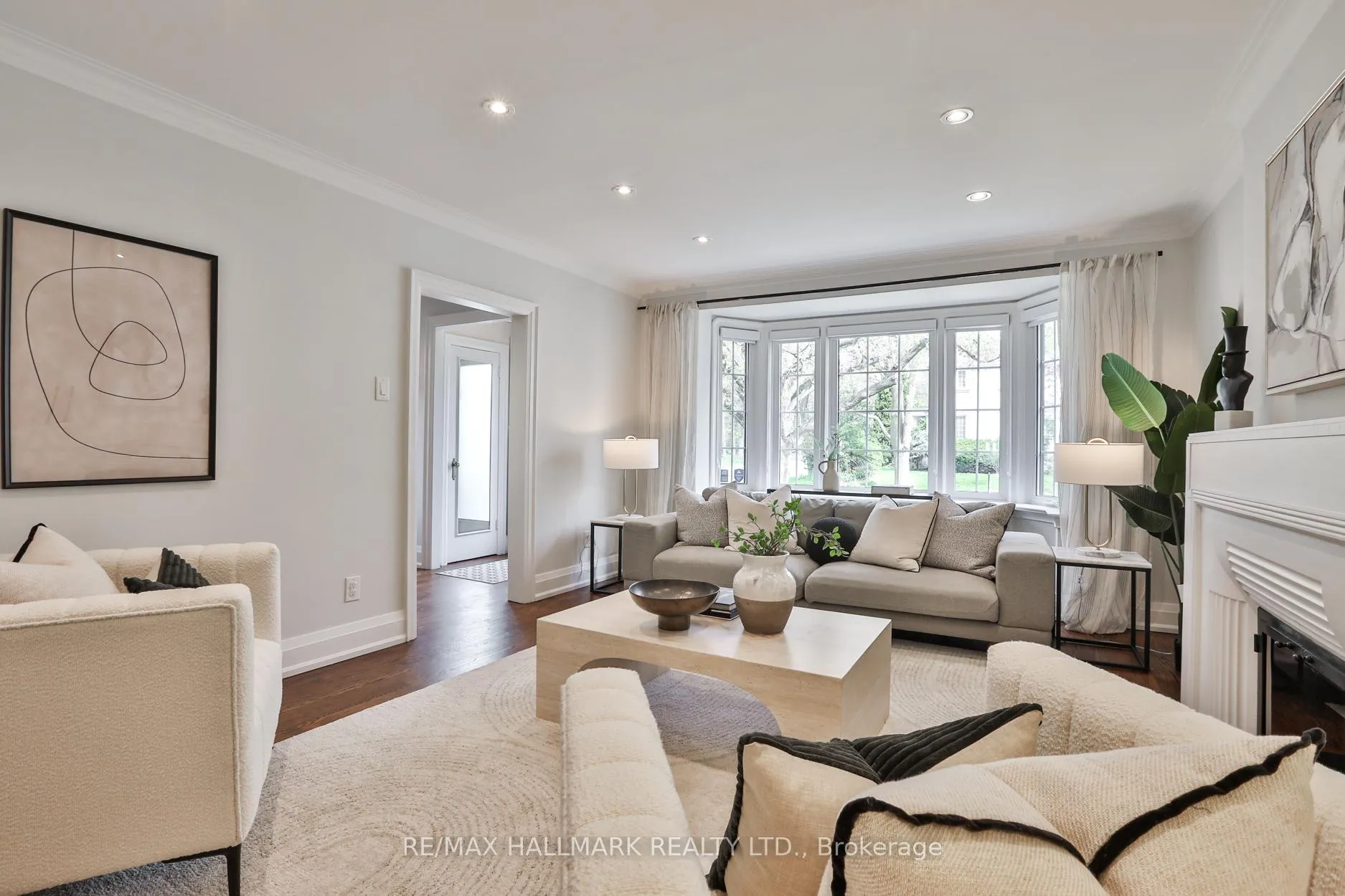 Photo 4 of 129 Elm Ridge Drive, Toronto, Forest Hill North — HOMEH